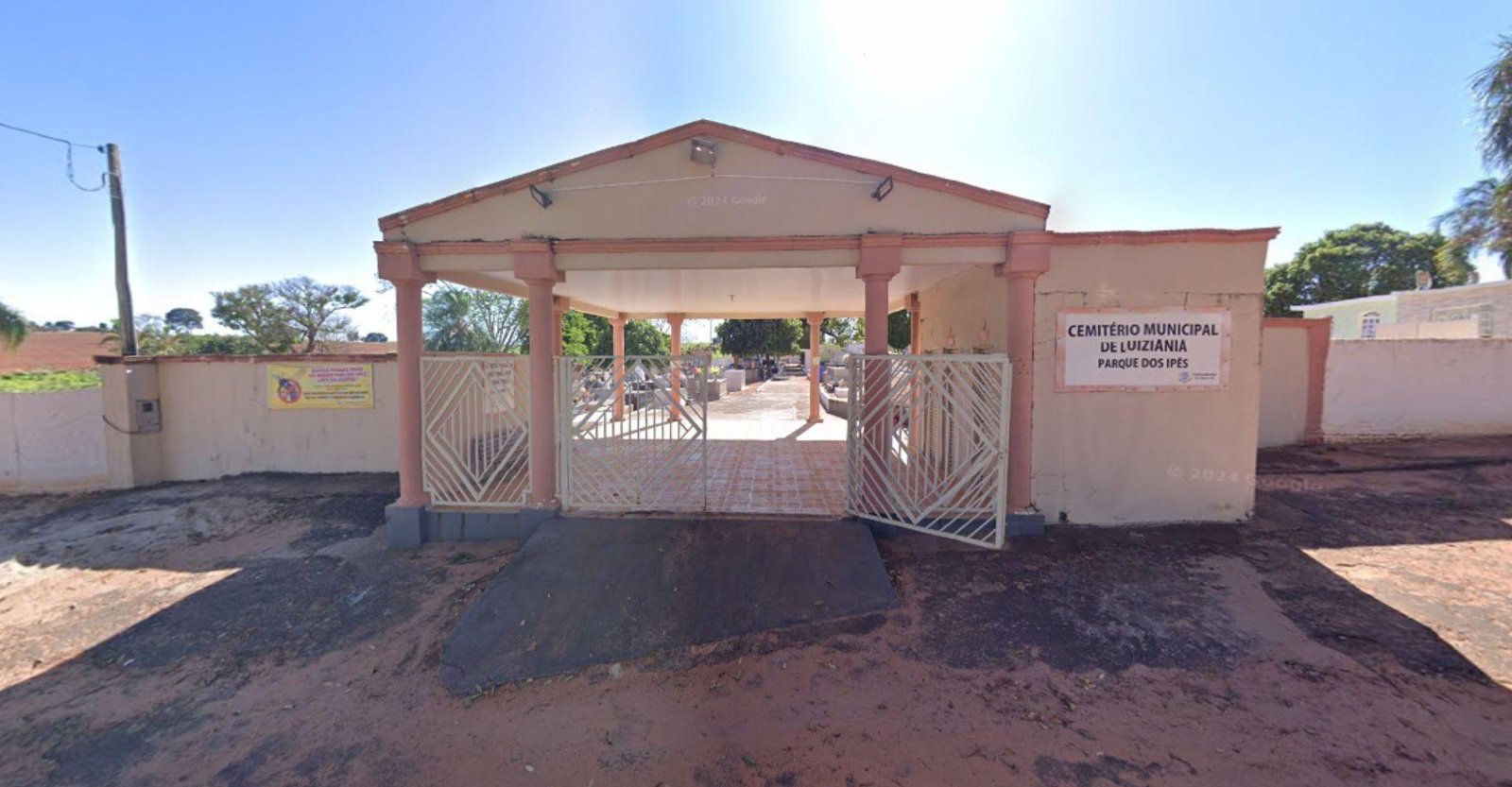 Ossada encontrada em área externa de cemitério foi retirada de cova | G1