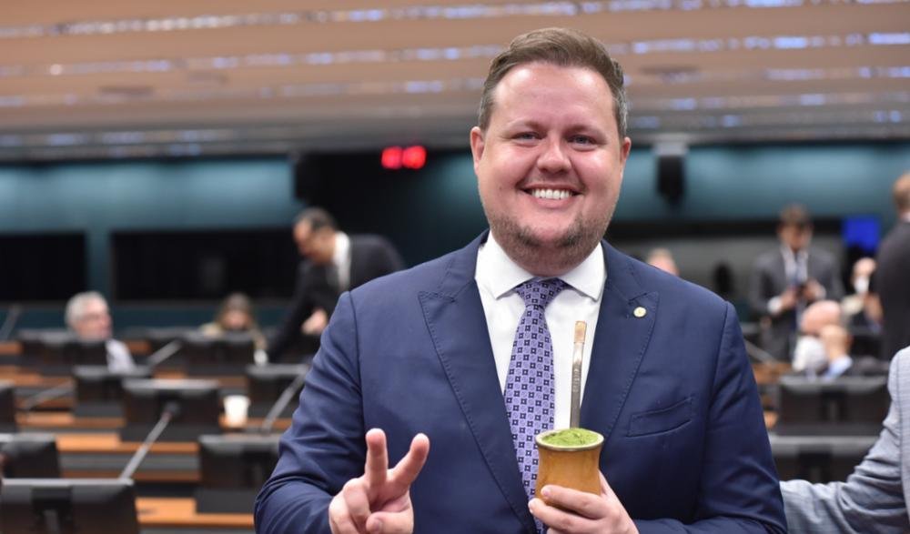 PP rompe com Eduardo Leite no RS e se alia ao PL para eleições de 2026