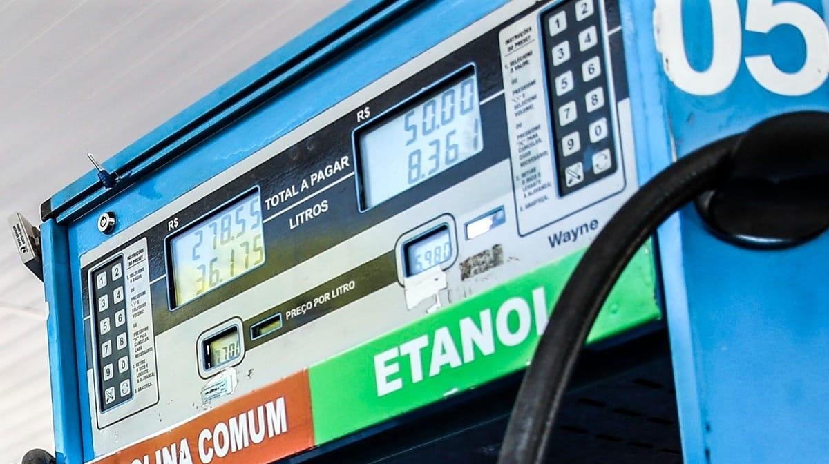 Etanol cai mais de 3% em SP com baixa demanda e espera por nova safra