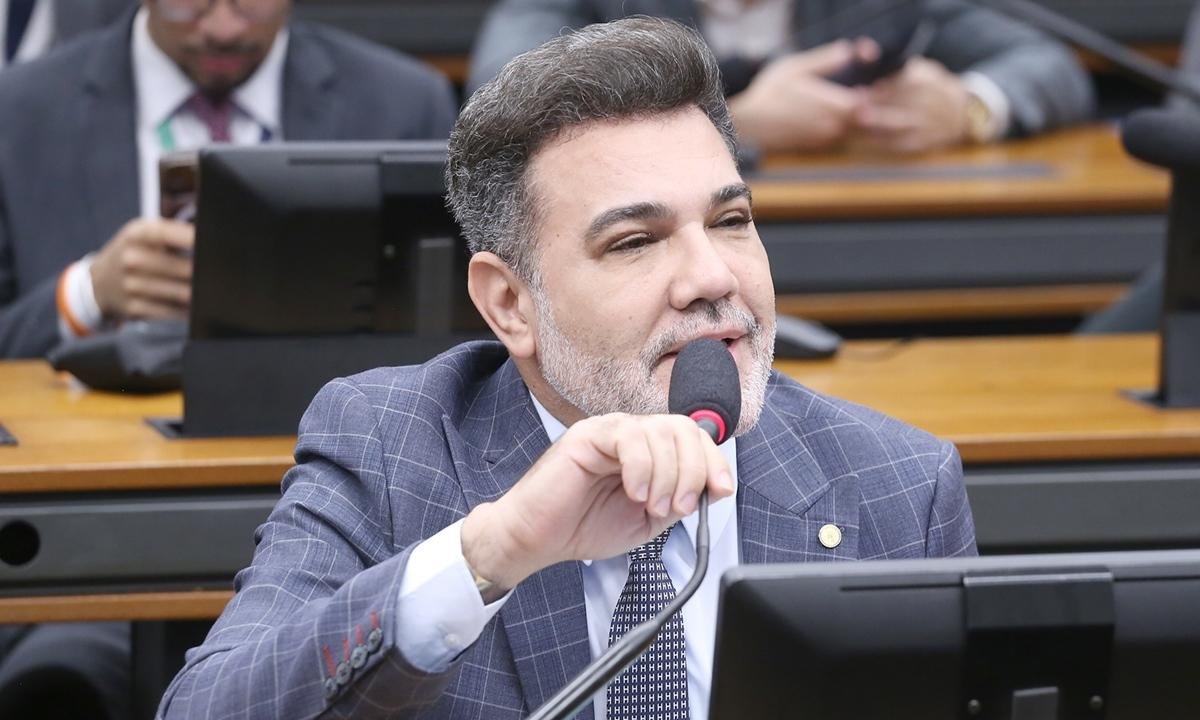 Com críticas de Malafaia, deputado pede que Flávio procure evangélicos