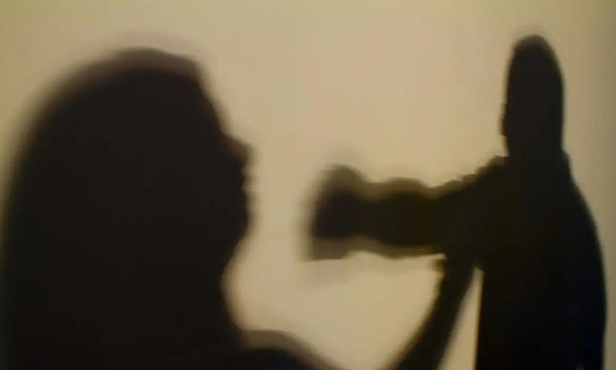 Mulher é presa por decepar dedos dos pés da mãe por motivos religiosos