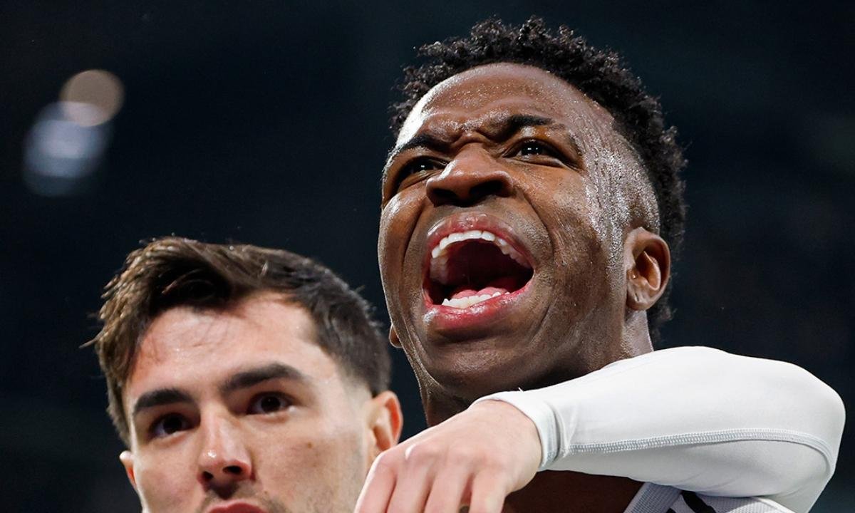 Vini Jr. marca golaço em duelo pelo Campeonato Espanhol. Veja vídeo