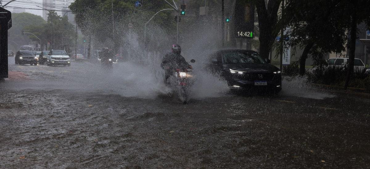 Chuva em SP provoca alagamentos; Prefeitura encerra estado de atenção em todas as regiões