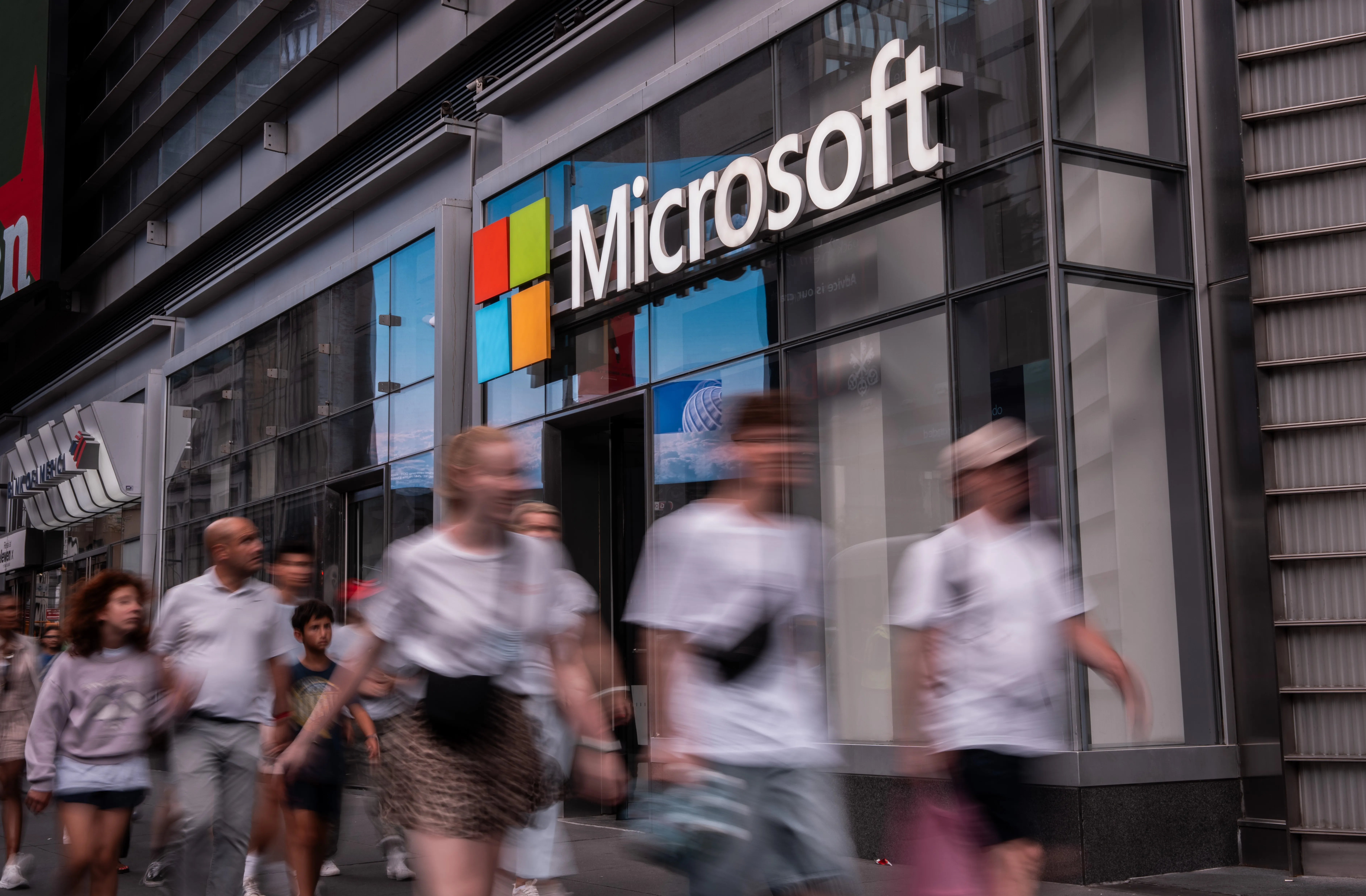 CEO da Microsoft rebate Musk e diz ter ‘orgulho’ de aposta na OpenAI durante julgamento