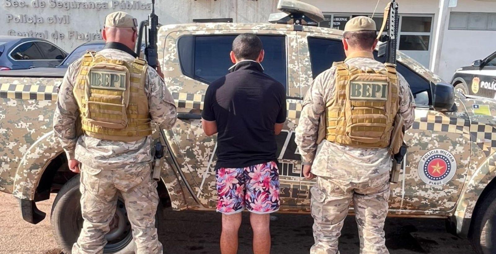 Homem é preso após arremessar 5 filhotes de cadela contra parede | G1