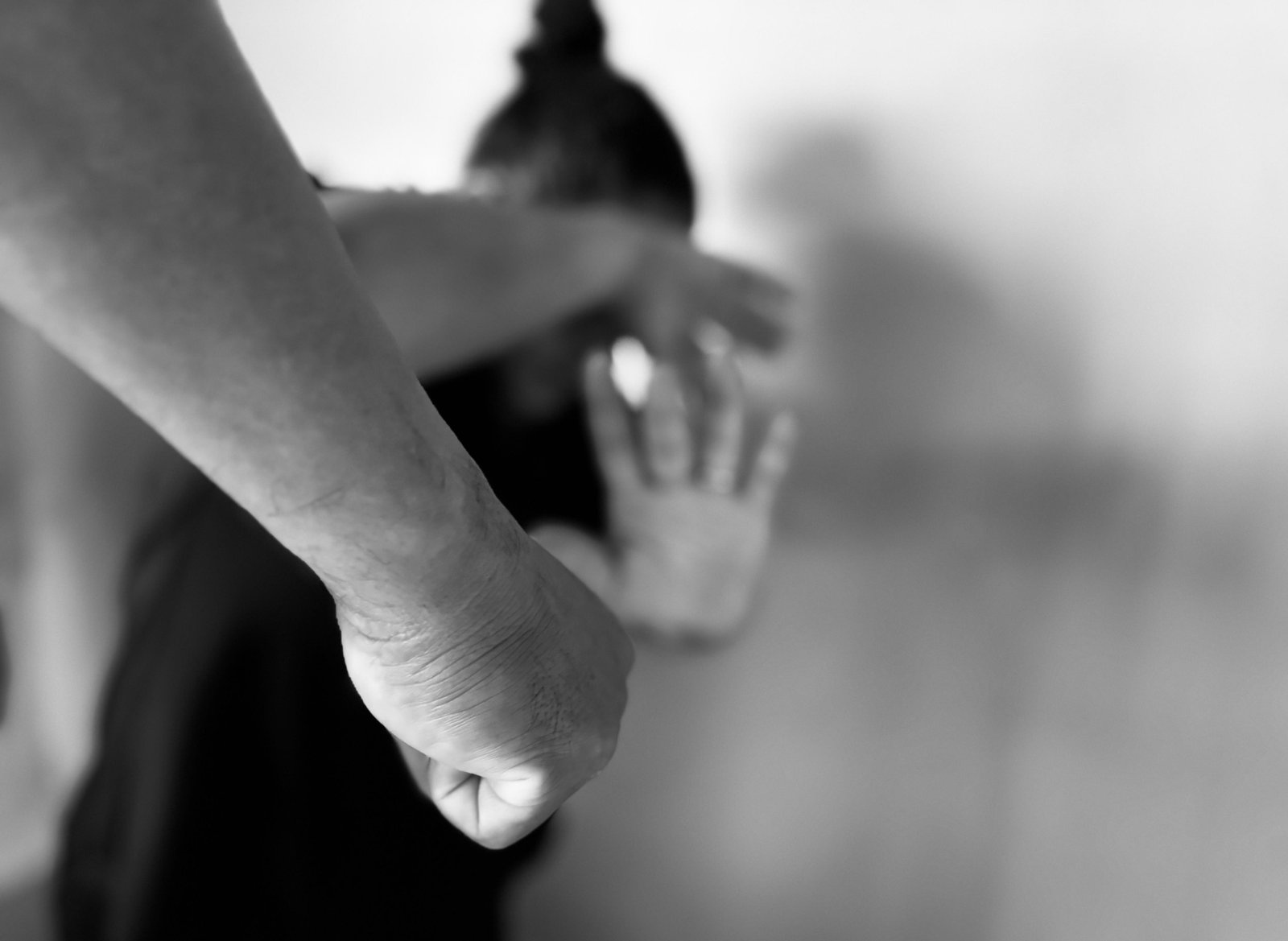 Mulher é agredida pelo marido ao jogar maconha dele fora para proteger as filhas em Coronel Fabriciano | G1