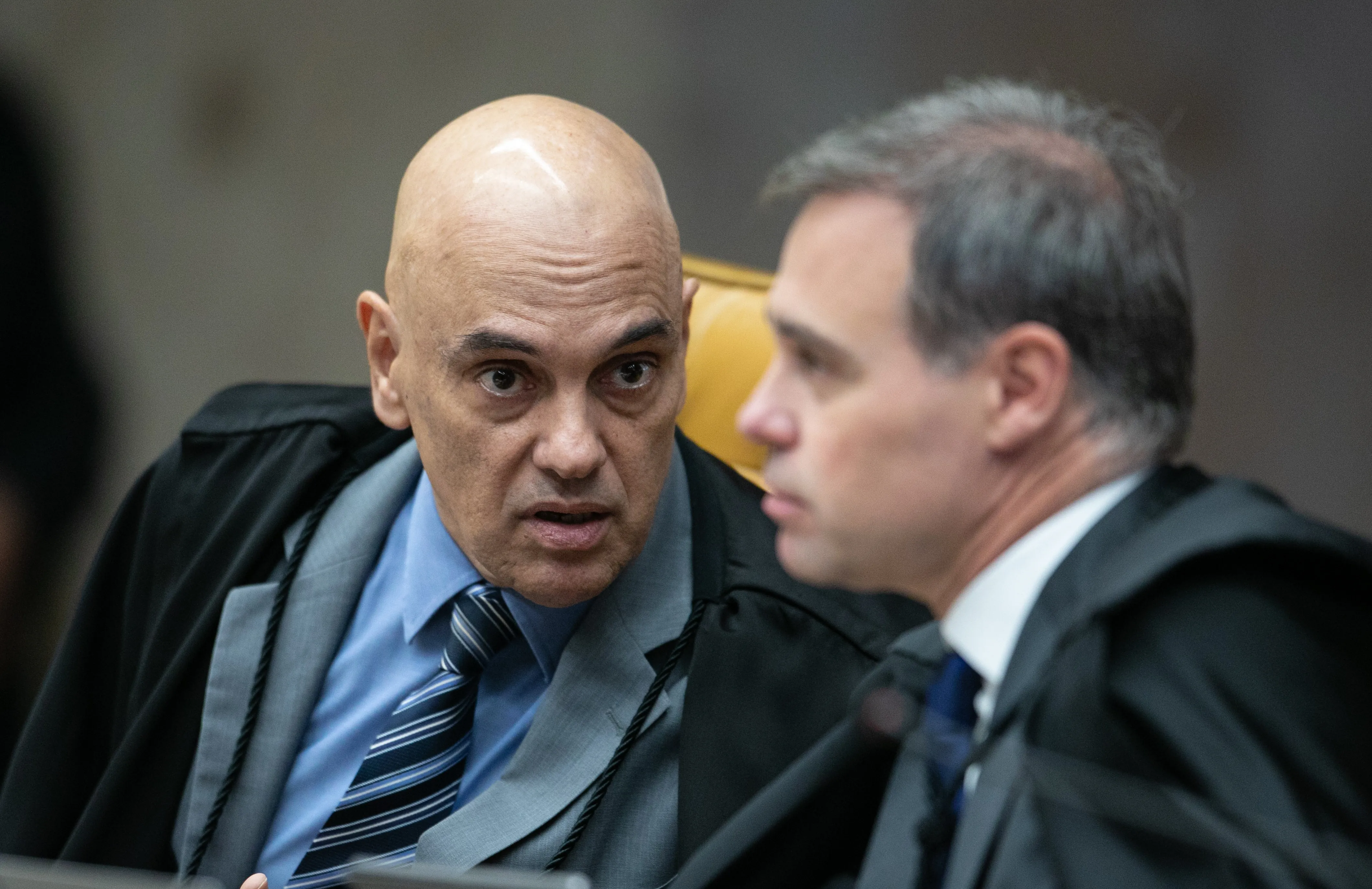Alas de Moraes e Mendonça mapeiam apoios enquanto aguardam decisão de Fachin sobre investigação