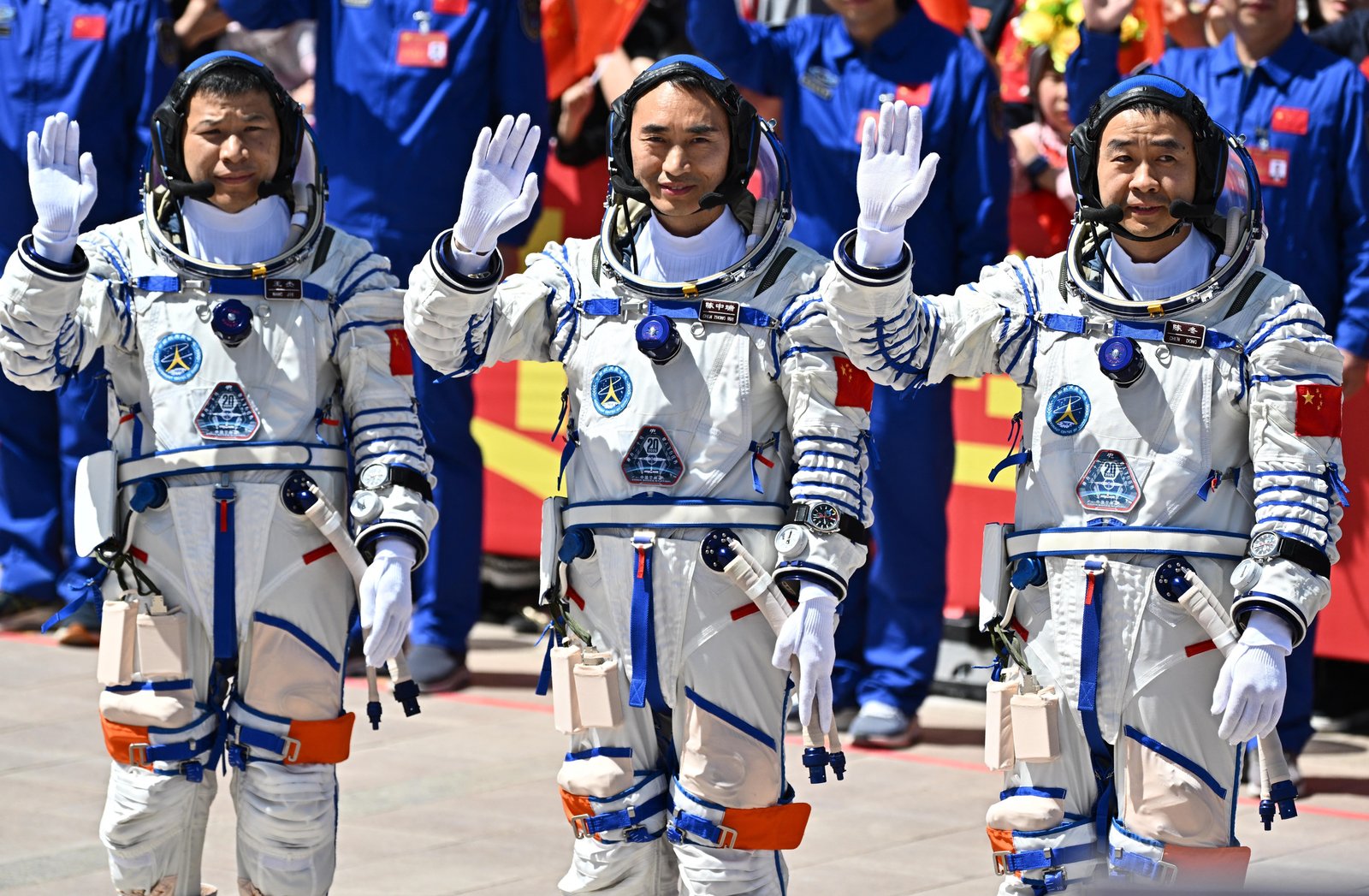 Rachadura em janela de nave leva China a lidar com sua primeira emergência em voo espacial; entenda