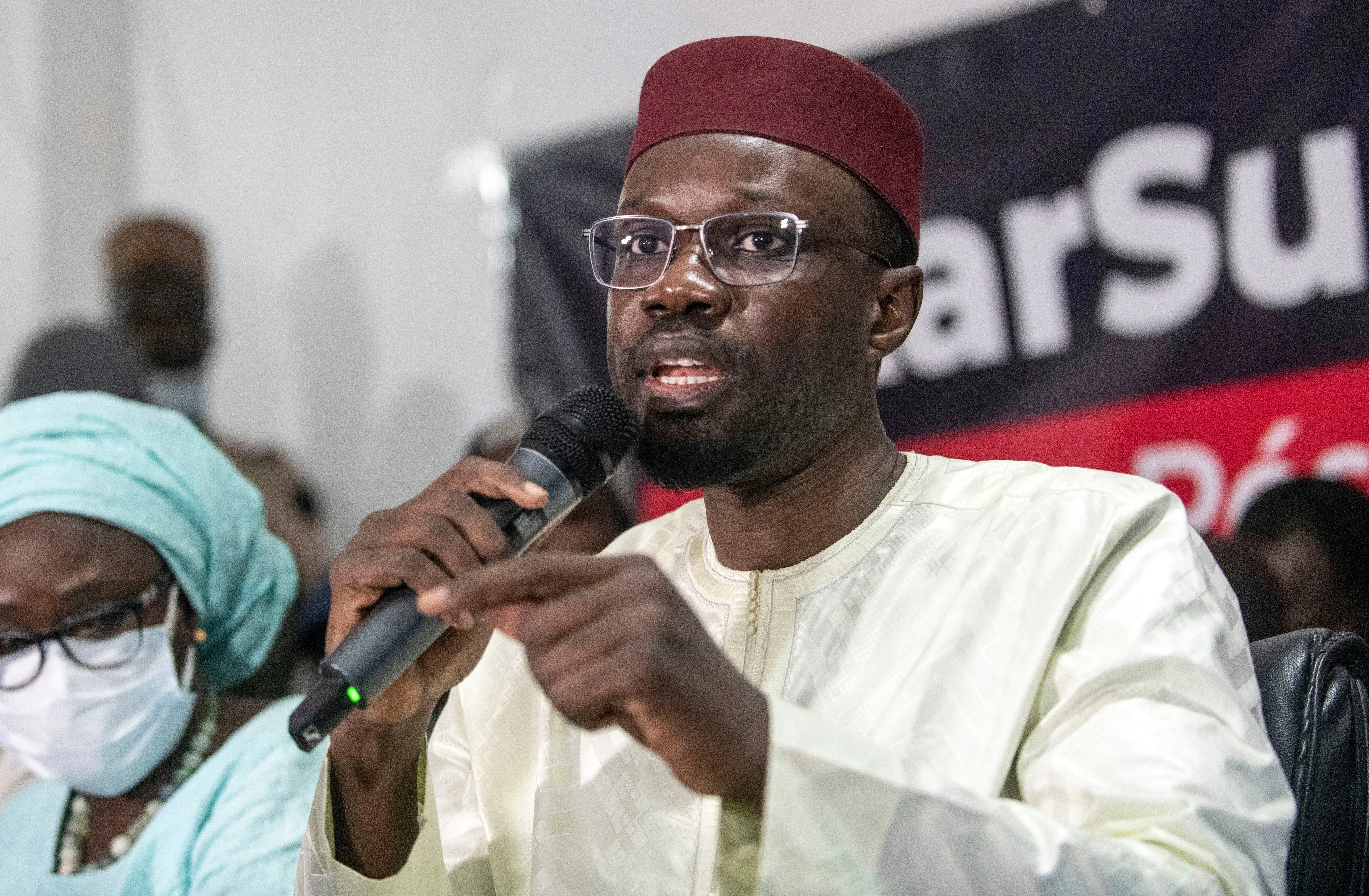 Parlamento do Senegal aprova projeto que aumenta punição para pessoas LGBT no país | G1