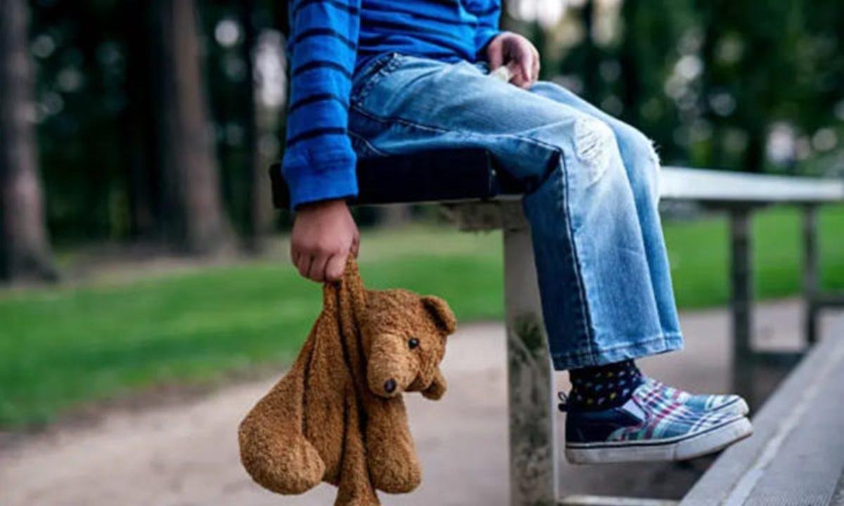 Quem são o advogado e o namorado presos por estuprar criança autista