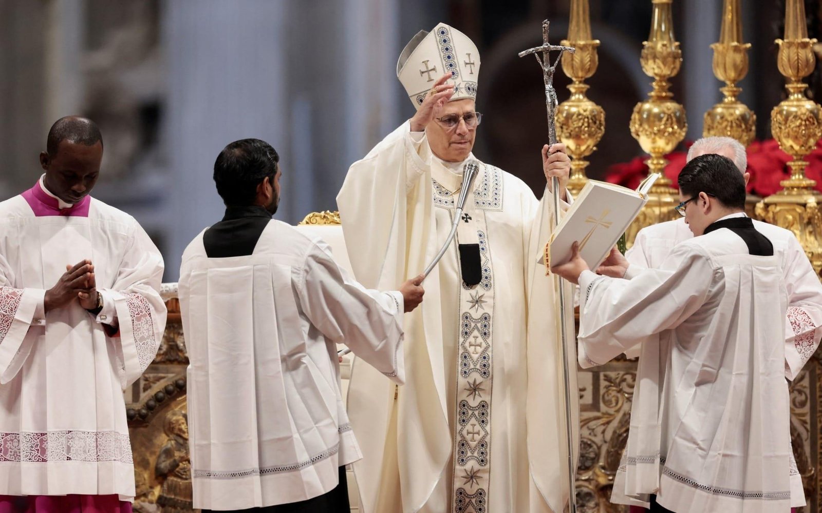 Papa Leão XIV inicia 2026 com apelo pela paz e oração por famílias