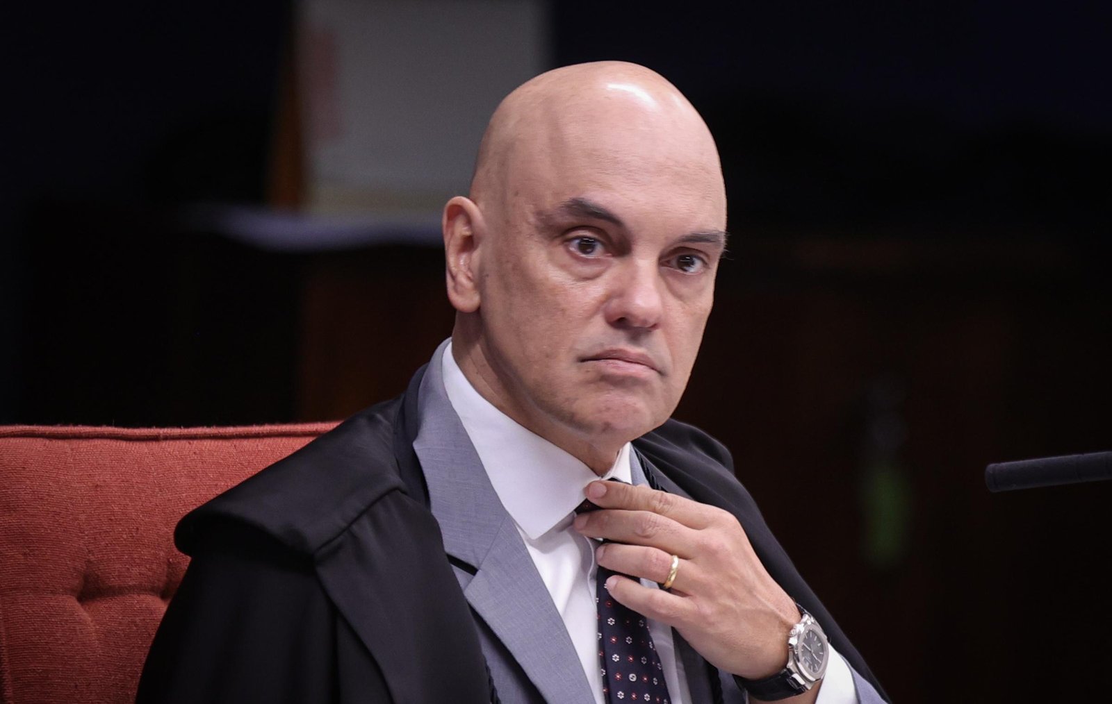 Moraes valida acordo de militares do golpe e impõe curso de democracia