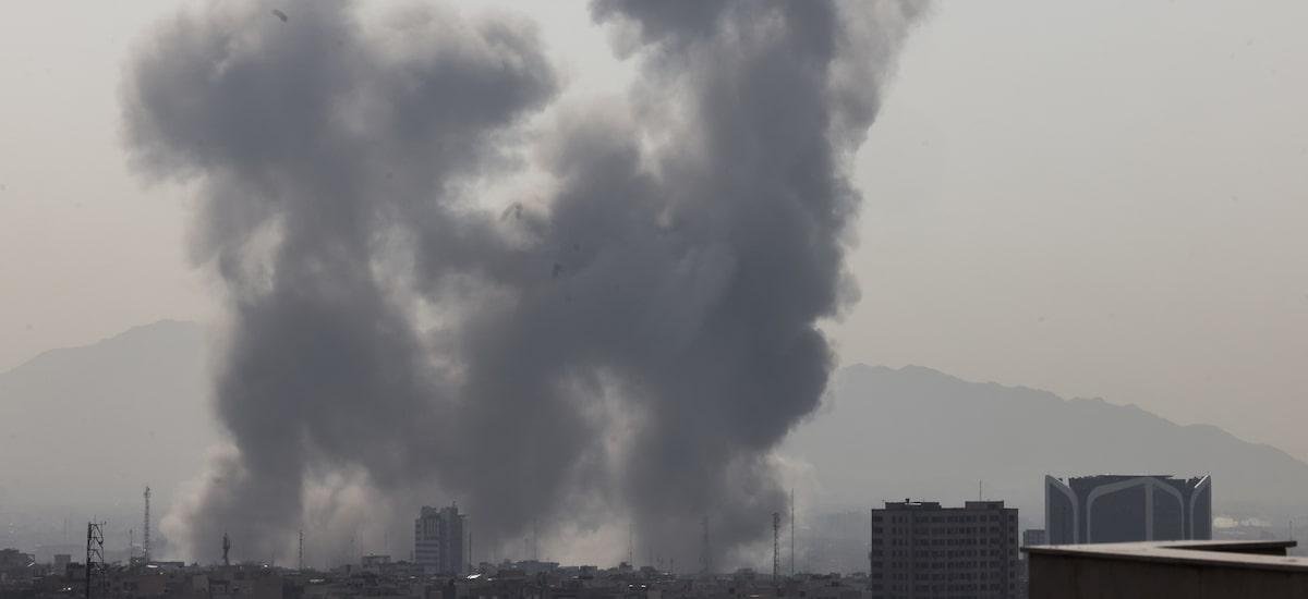 Casa Branca diz que Trump monitora situação no Irã e conversou com Netanyahu