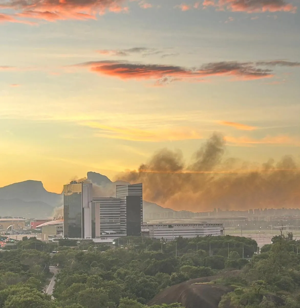 Incêndio atinge o Parque Olímpico, na Zona Sudoeste do Rio