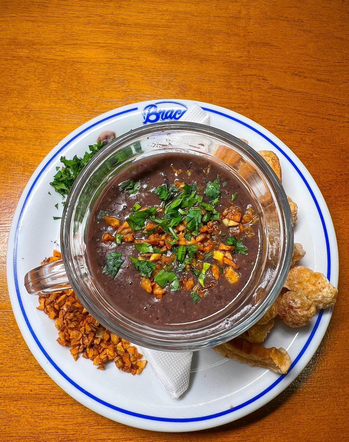 Receita de caldinho de feijão prático e rápido para qualquer ocasião