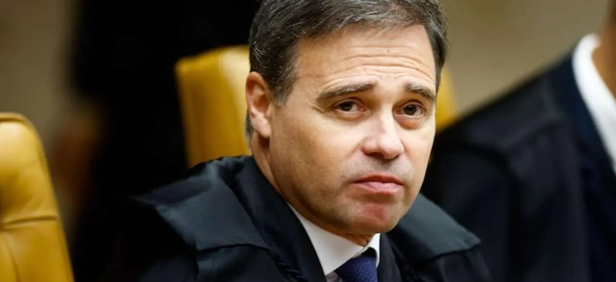 Flávio Bolsonaro minimiza encontro de Mendonça com Vorcaro e chama episódio de 'cortina de fumaça'