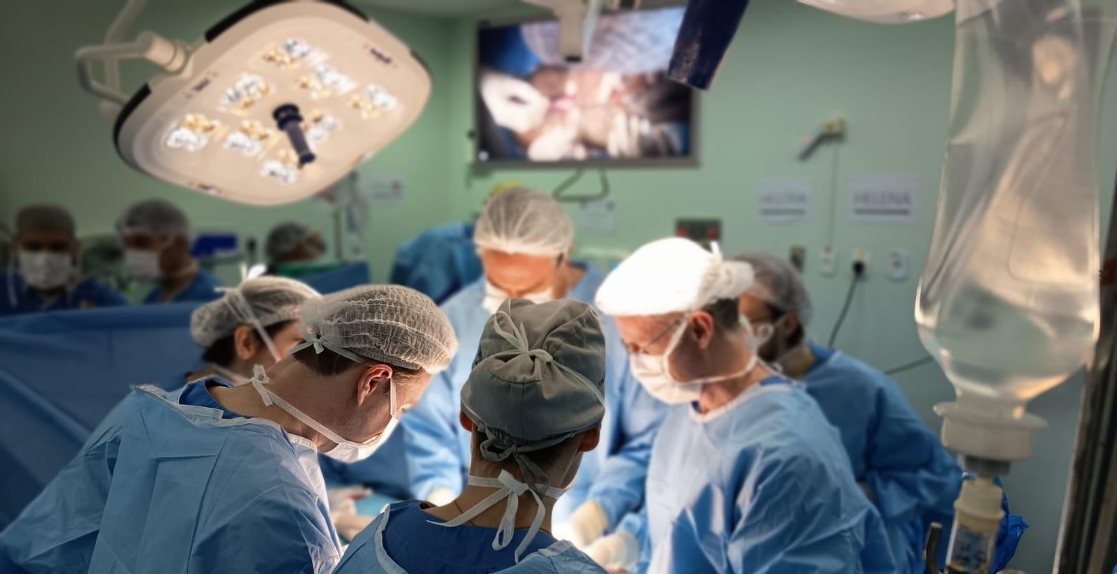 Gêmeas unidas pela cabeça passam por 3ª cirurgia em Ribeirão Preto, SP | G1