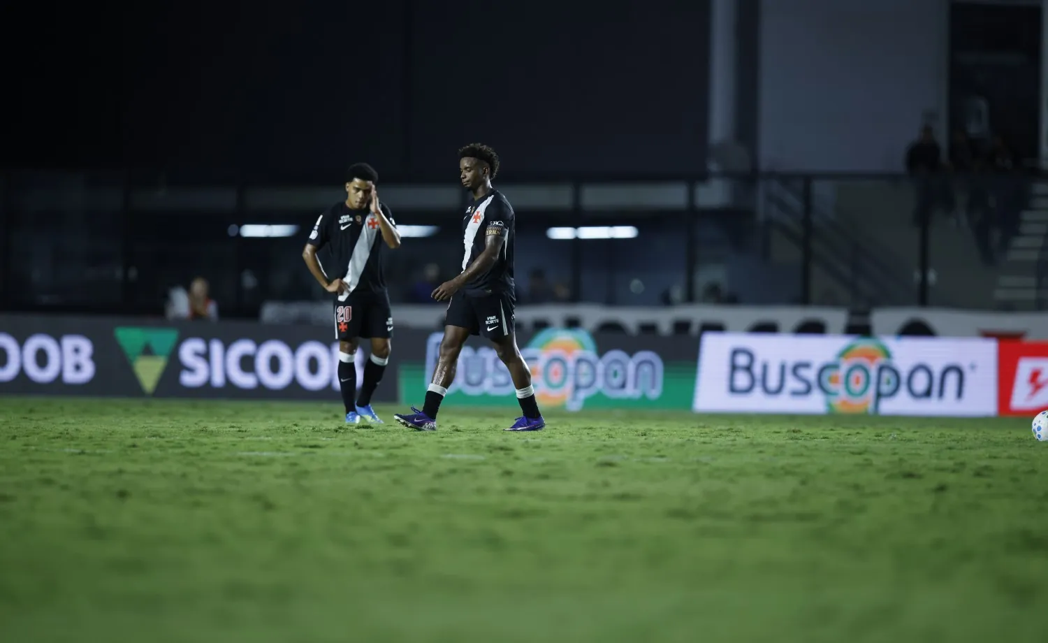 Thiago Mendes desabafa após derrota do Vasco para o Bragantino: 'Resultado vergonhoso'