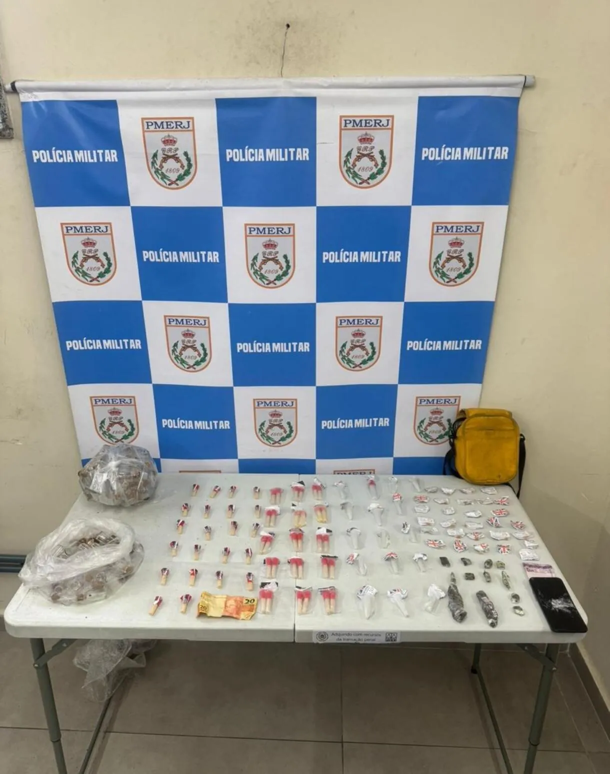 Drogas em Volta Redonda: Homem é preso e adolescente apreendido | G1