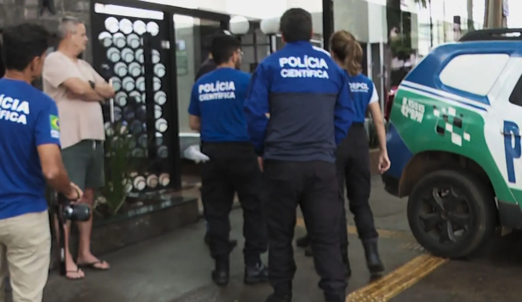 Amigo encontrou jovem caída e ensanguentada em condomínio de Goiânia | G1