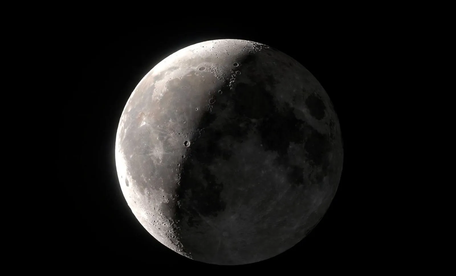 Eclipse lunar parcial: veja fotos do fenômeno no Acre