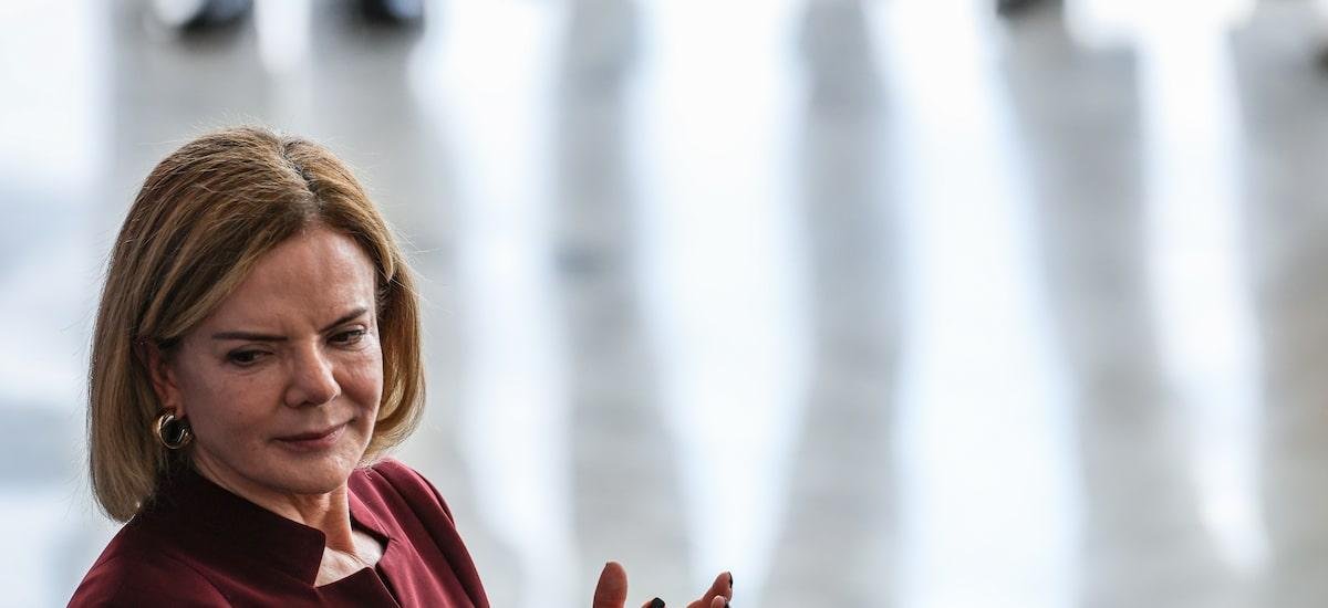 Gleisi: Quem tem que propor solução para o rombo do BRB é Ibaneis e o governo do DF, não a União