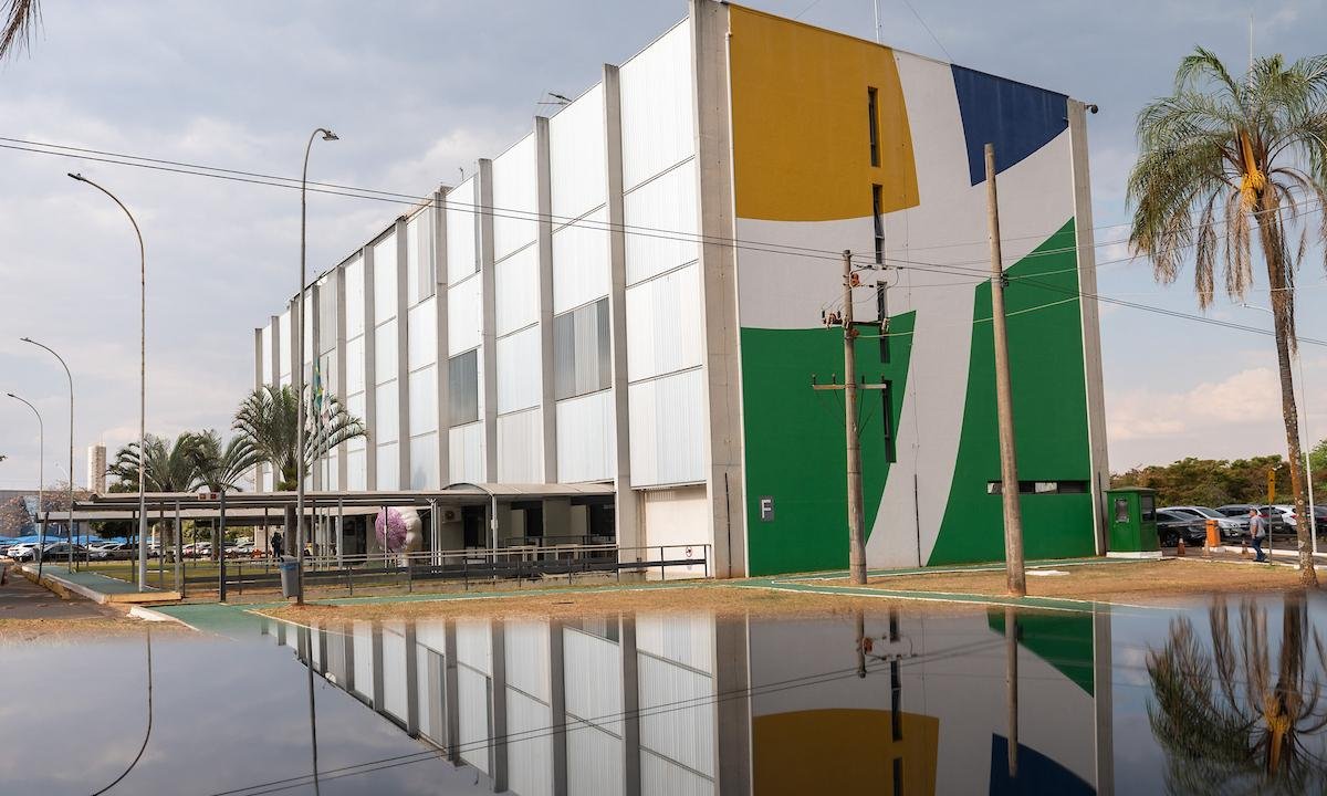 Caesb e Terracap aprovam pagamento de até R$ 374 mil para diretores após exoneração