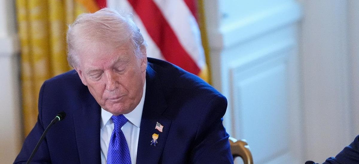 Os EUA crescem hoje, mas comprometem a capacidade de crescer amanhã; e o Brasil replica populismo