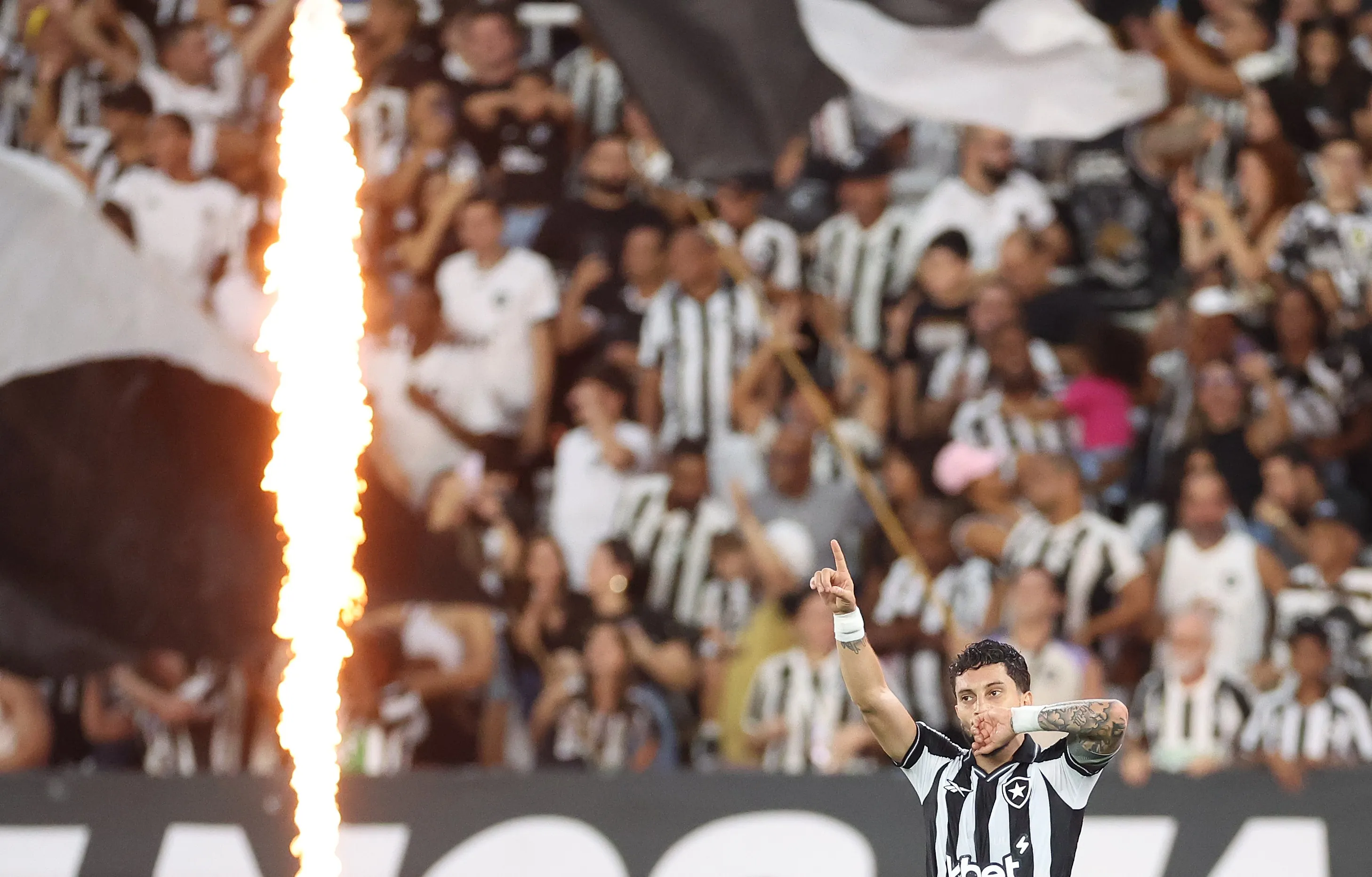 Com gol no fim, Botafogo vence a Chapecoense na ida da Copa do Brasil