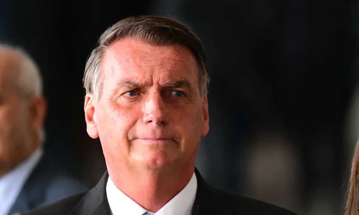 MP Militar pede ao STM a perda de patente de Bolsonaro e mais 4