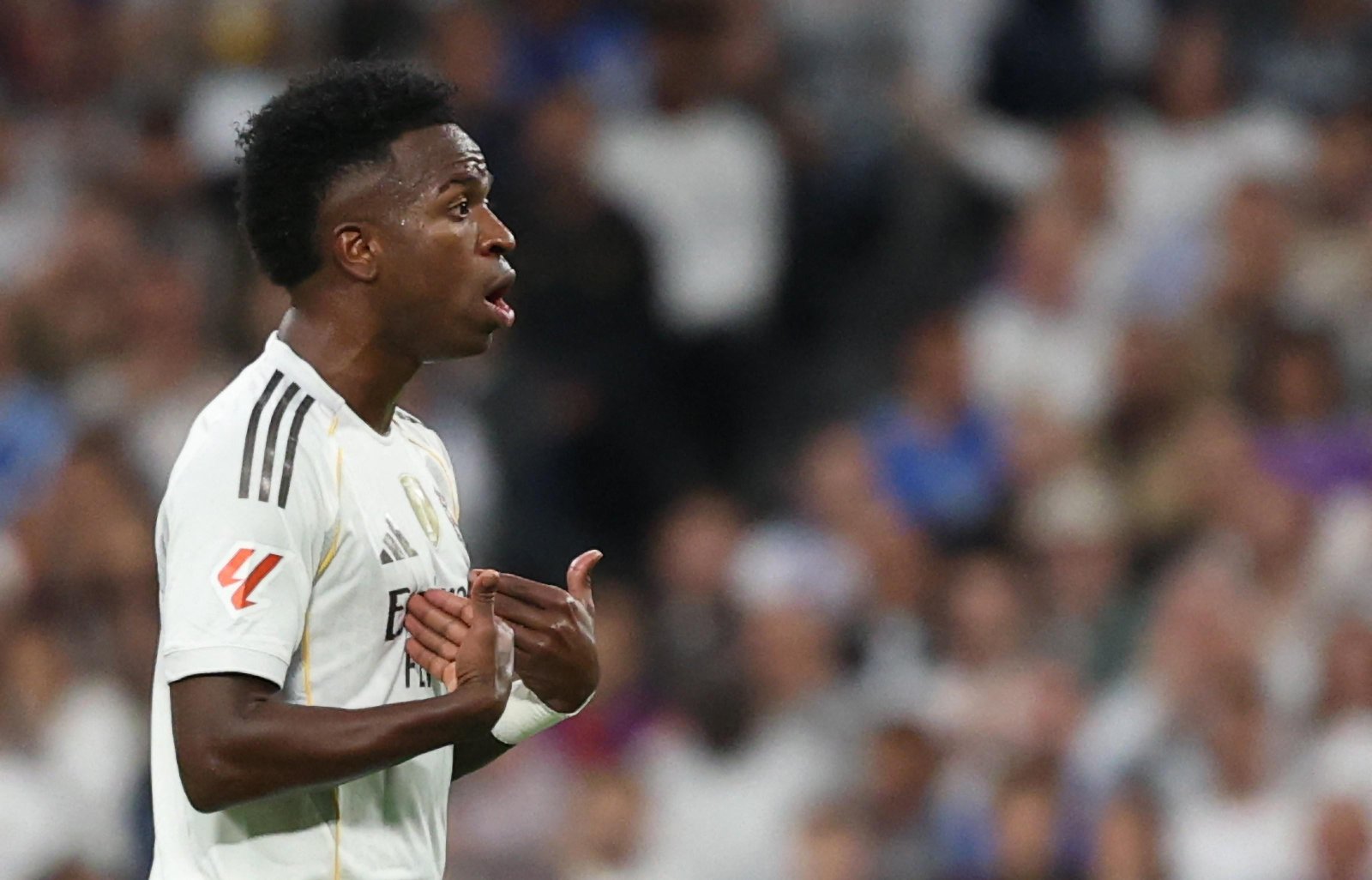 CEO do Al-Hilal admite interesse da liga saudita em Vinicius Junior: 'Vai tentar trazer'