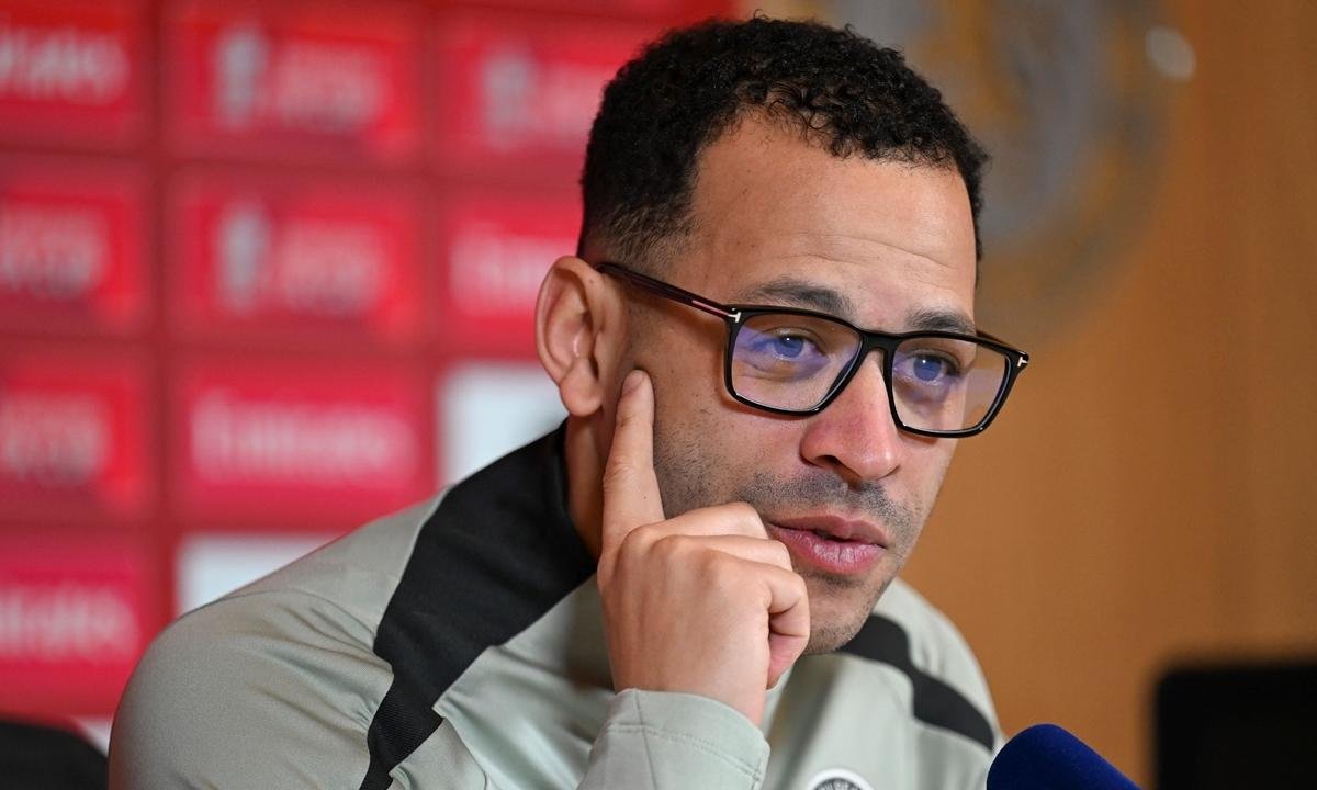 Técnico do Chelsea atualiza situação de Estêvão antes de clássico