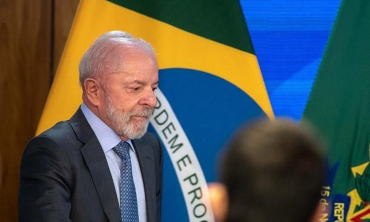 Lula passa por avaliação médica após cirurgia de catarata