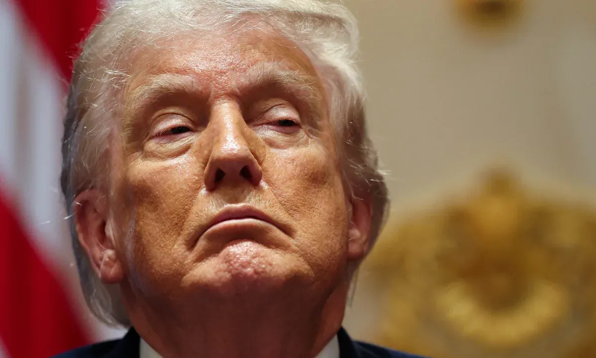 Banco diz que fechou 300 contas do grupo Trump após revisão antilavagem