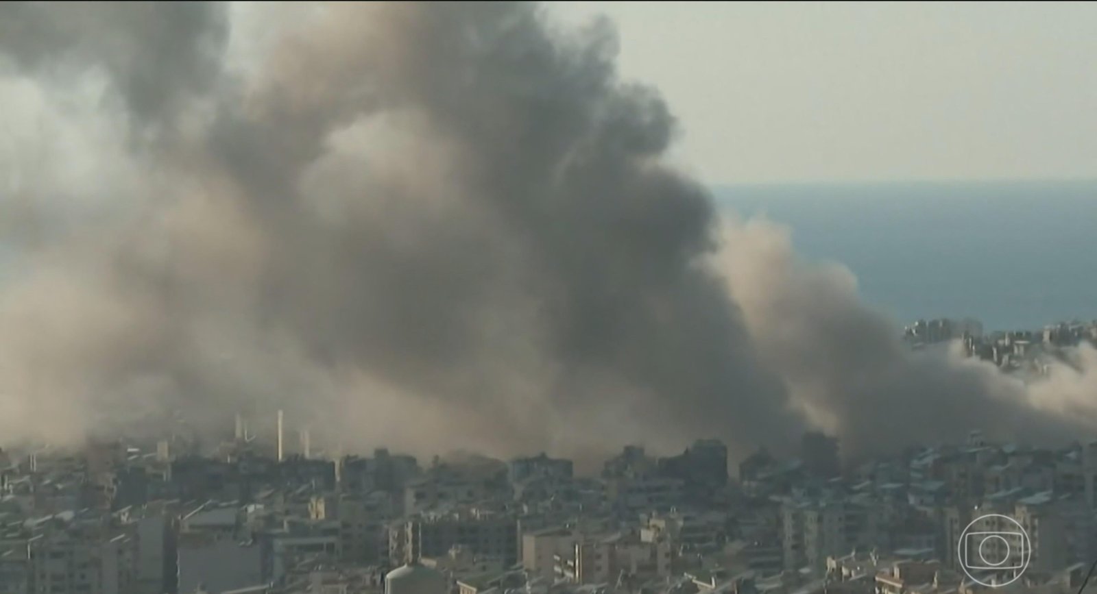 No Líbano, Hezbollah lança mísseis e drones contra Israel, que responde com ataques aéreos em grande escala | G1