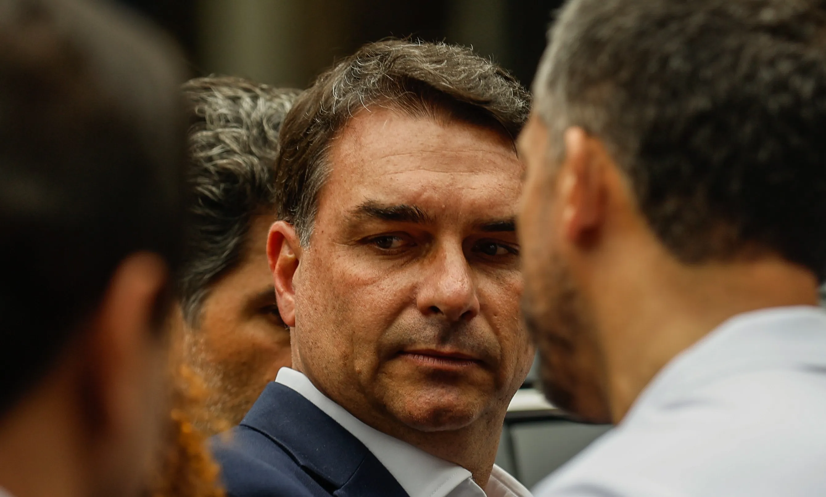 Polícia do Senado cumpre mandado contra suspeito de ameaçar Flávio Bolsonaro