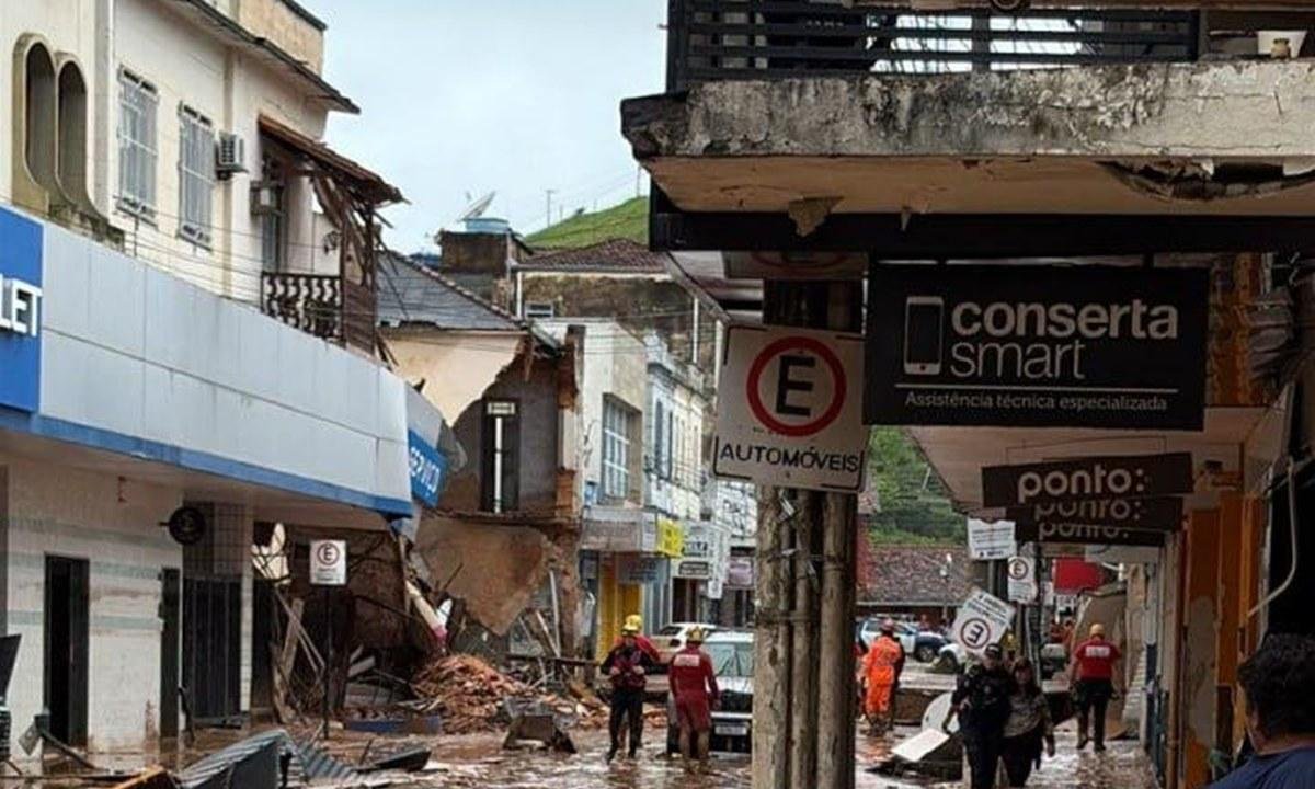 Juiz de Fora registra novos desabamentos em noite de chuva forte