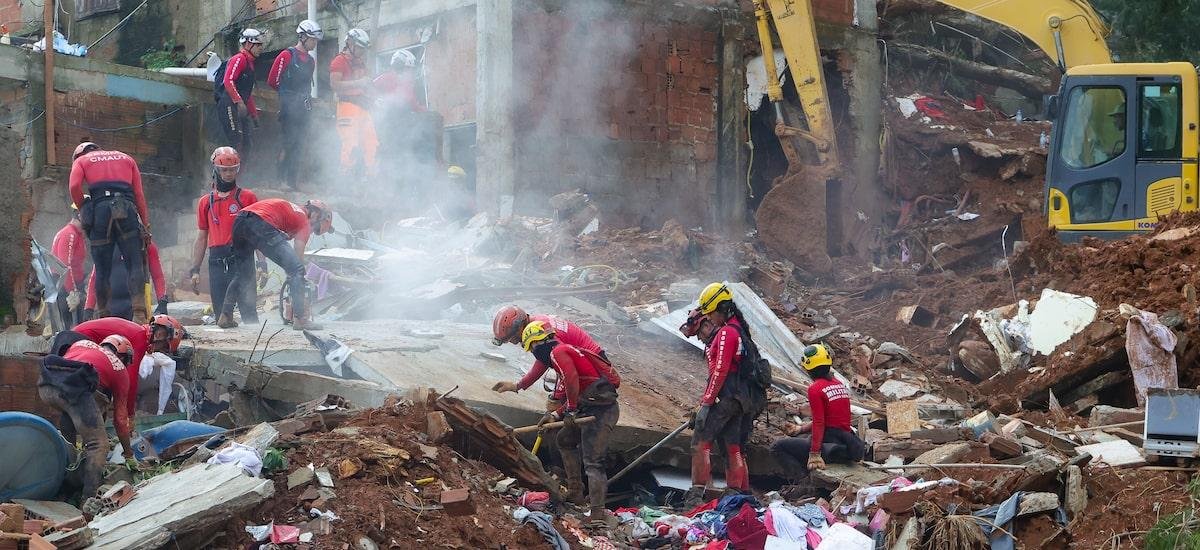 Mortes passam de 60 e buscas continuam por desaparecidos nesta sexta-feira em Juiz de Fora e Ubá