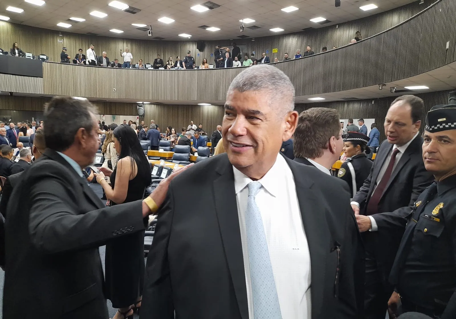 Considerado foragido, Milton Leite diz que é inocente, está em viagem e que vai se apresentar em até 24 horas