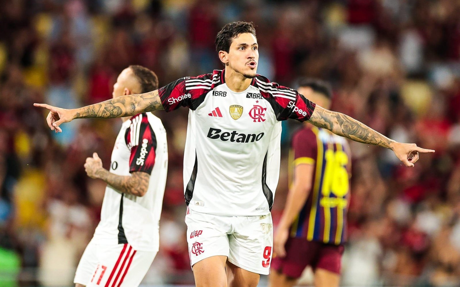 Entre protestos, Fla destrói Madureira e vai à 7ª final seguida do Carioca