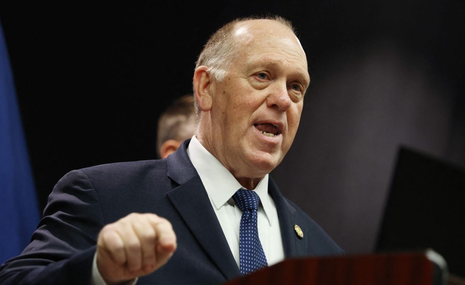 Czar da fronteira de Trump anuncia plano para retirar 700 agentes anti-imigração de Minnesota