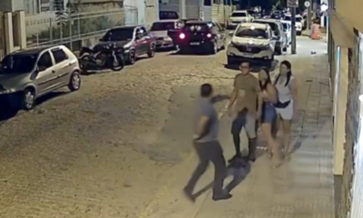 Bahia: ladrão trapalhão tenta assaltar com "arma de dedo" e se dá mal