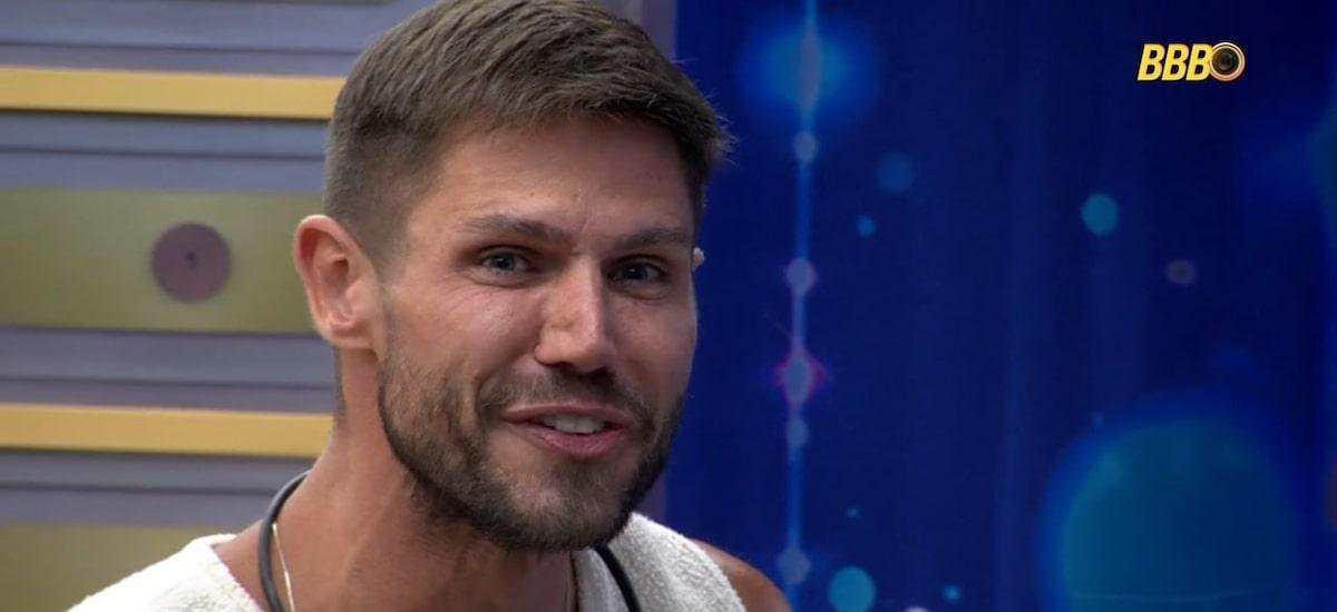 BBB 26: Ed Gama chama Jonas de ‘quinta série’ e gera revolta nas redes; entenda a polêmica
