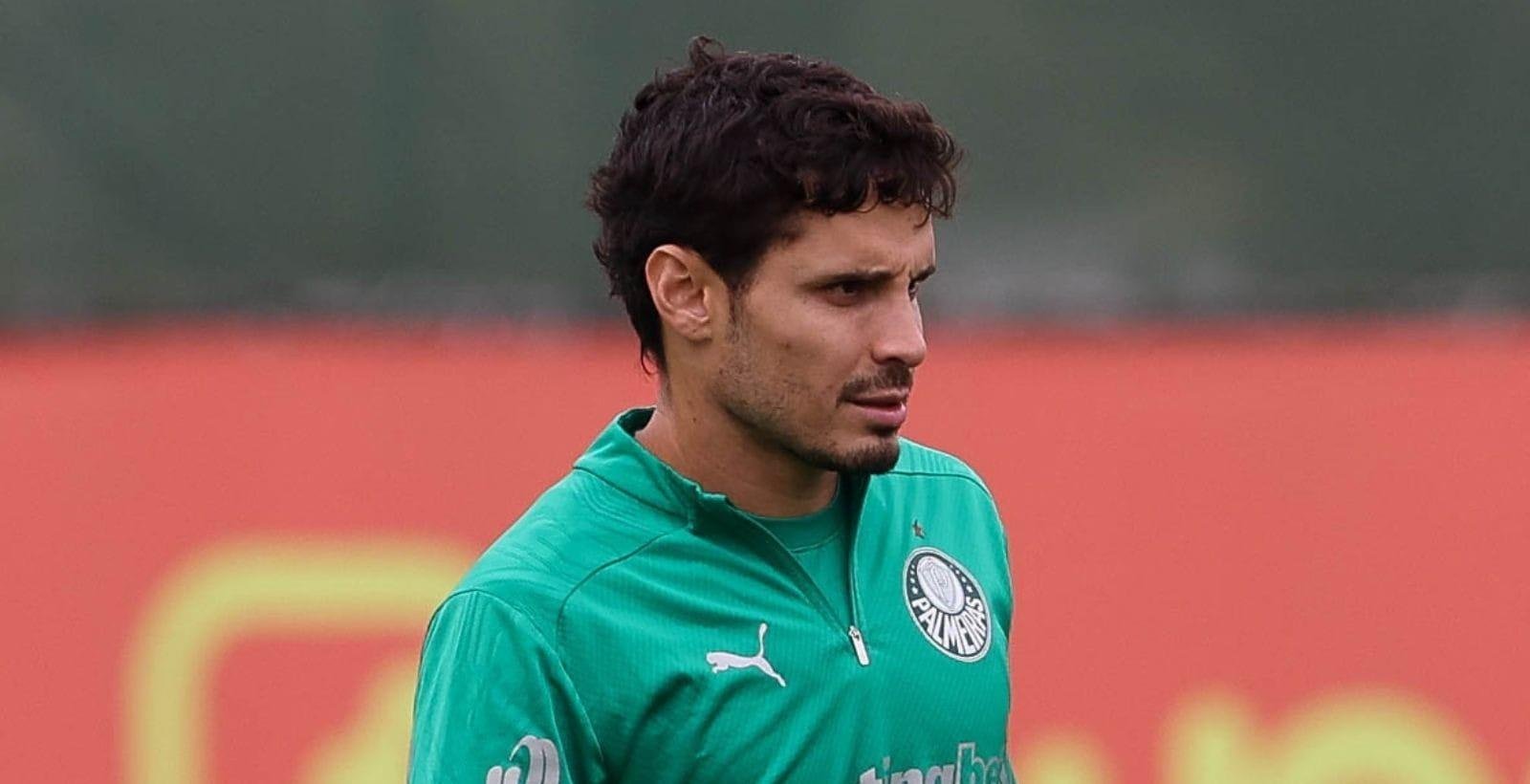 Emocionado, Raphael Veiga se despede do Palmeiras: "Até breve"