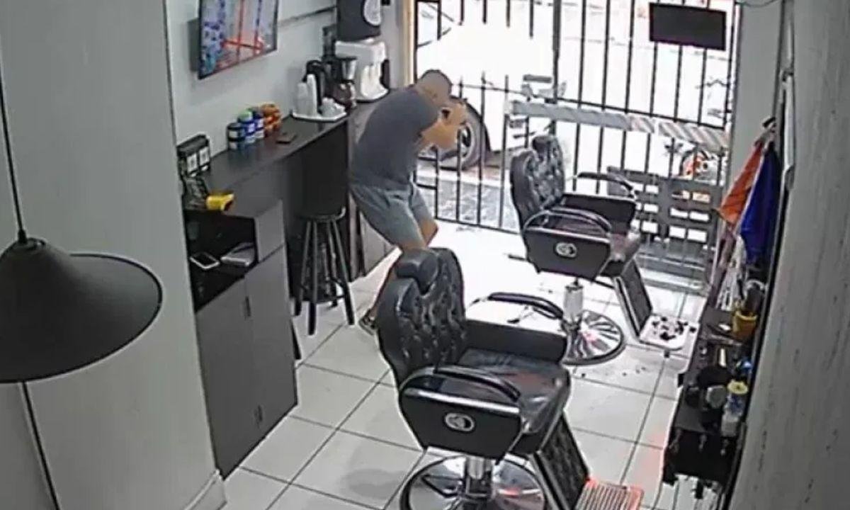 De folga e na barbearia: PM reage a assalto a Porsche e suspeito morre