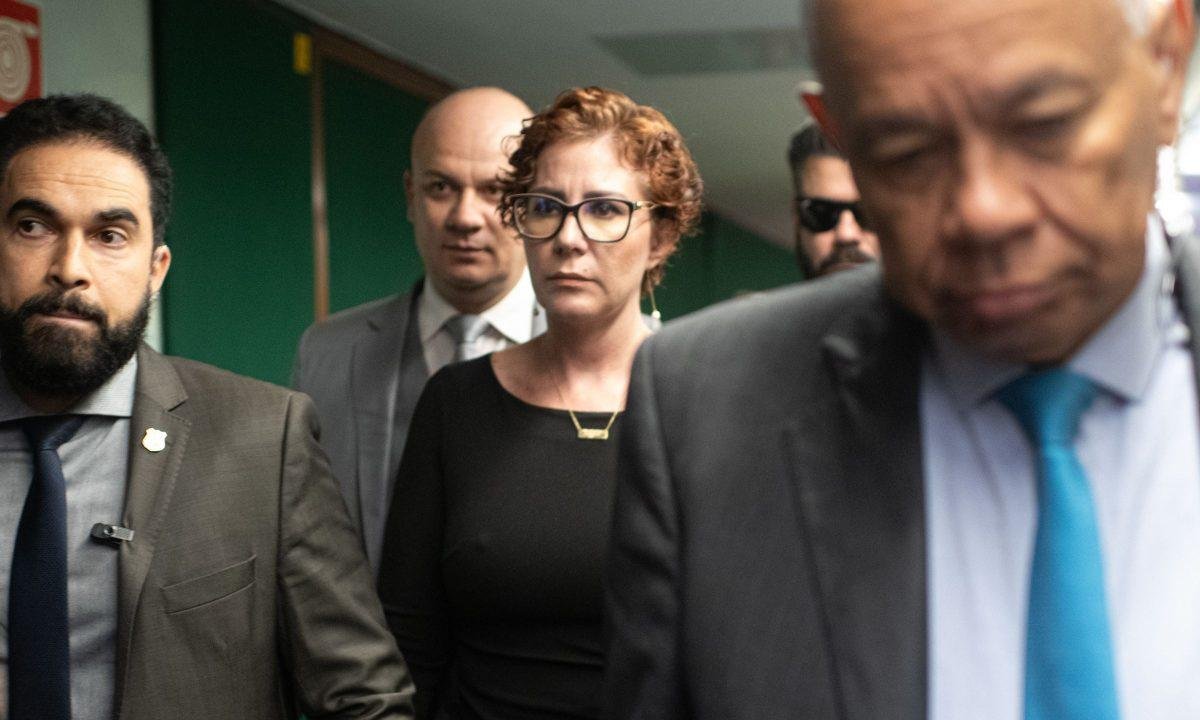 Macarrão e fitoterápicos: como são os dias de Zambelli presa na Itália