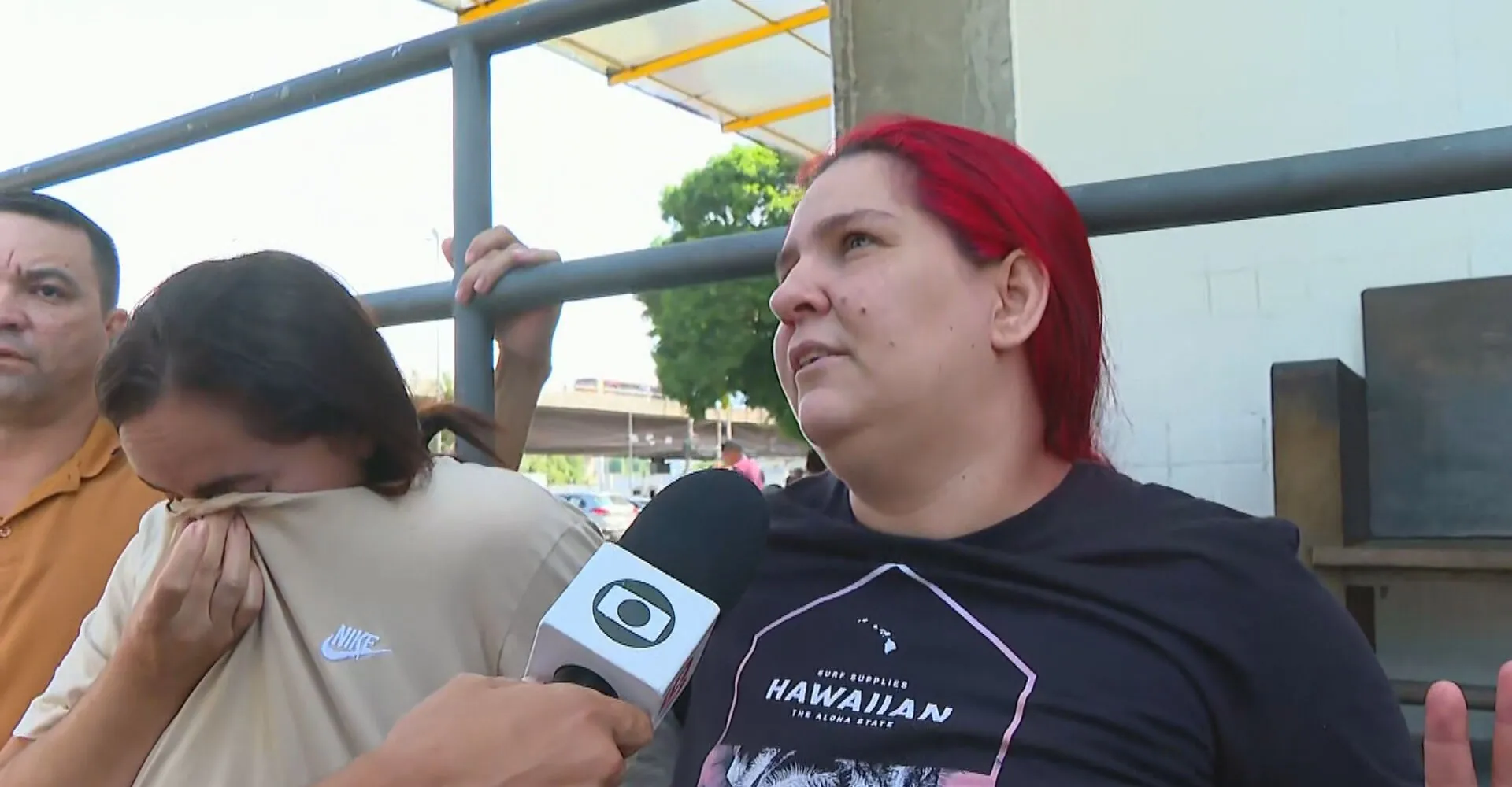 Mulher de homem morto em casa nos Prazeres diz que só PM atirou  | G1