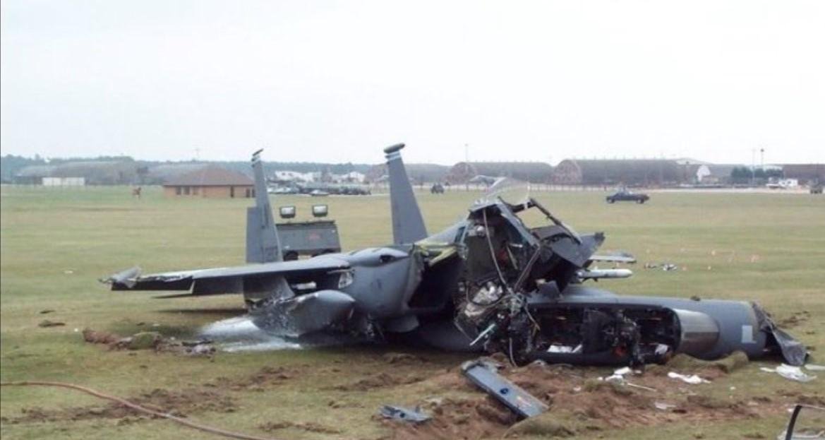 EUA dizem que três caças F-15 caíram no Kuwait após 'fogo amigo'; vídeo