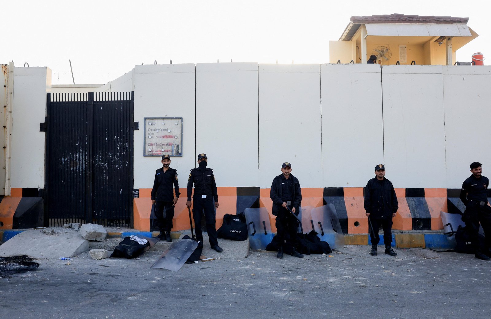 Fuzileiros navais dos EUA atiram contra manifestantes em Karachi | G1