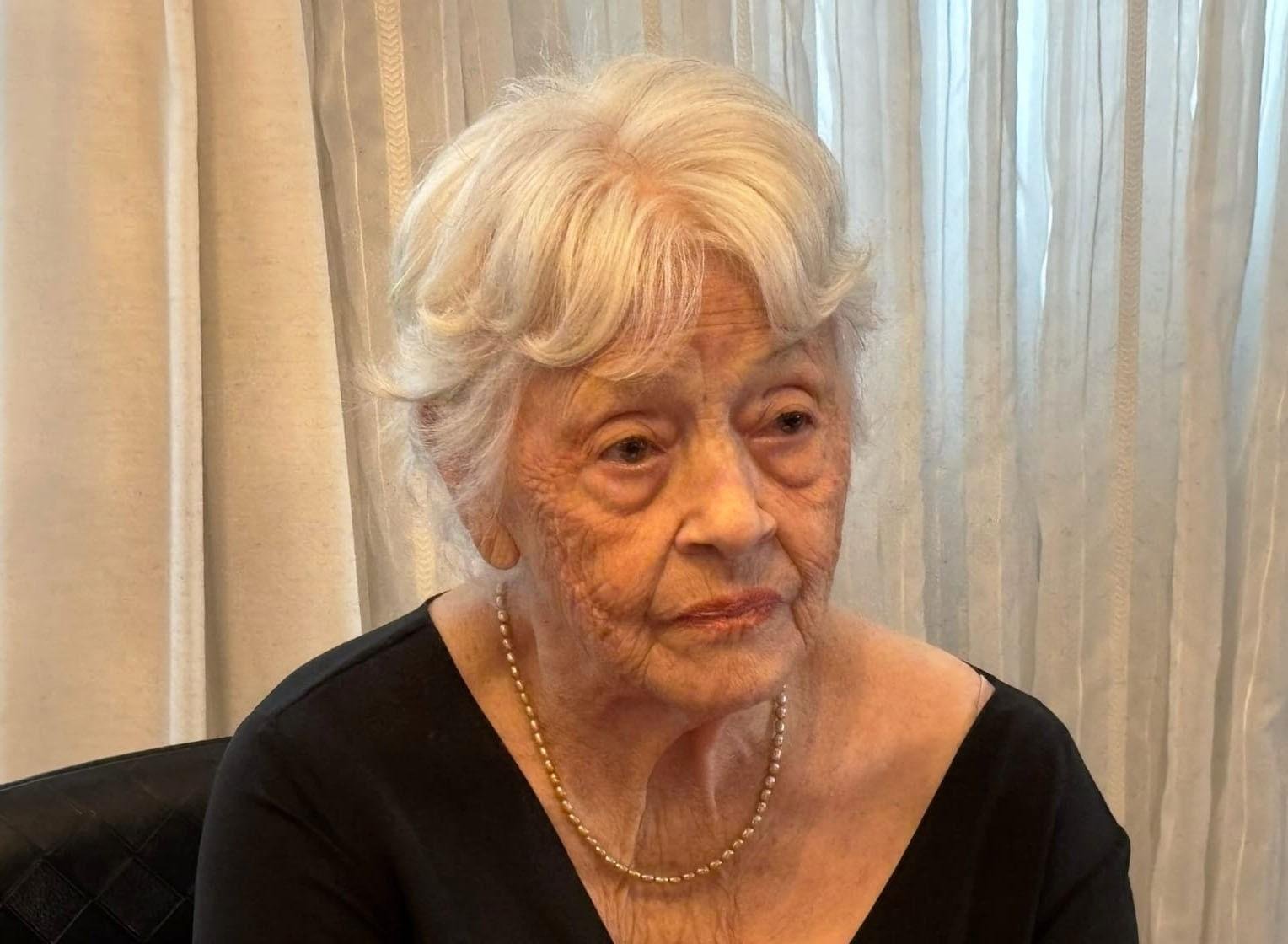 Adélia Prado apresenta evolução clínica e encerra antibióticos | G1